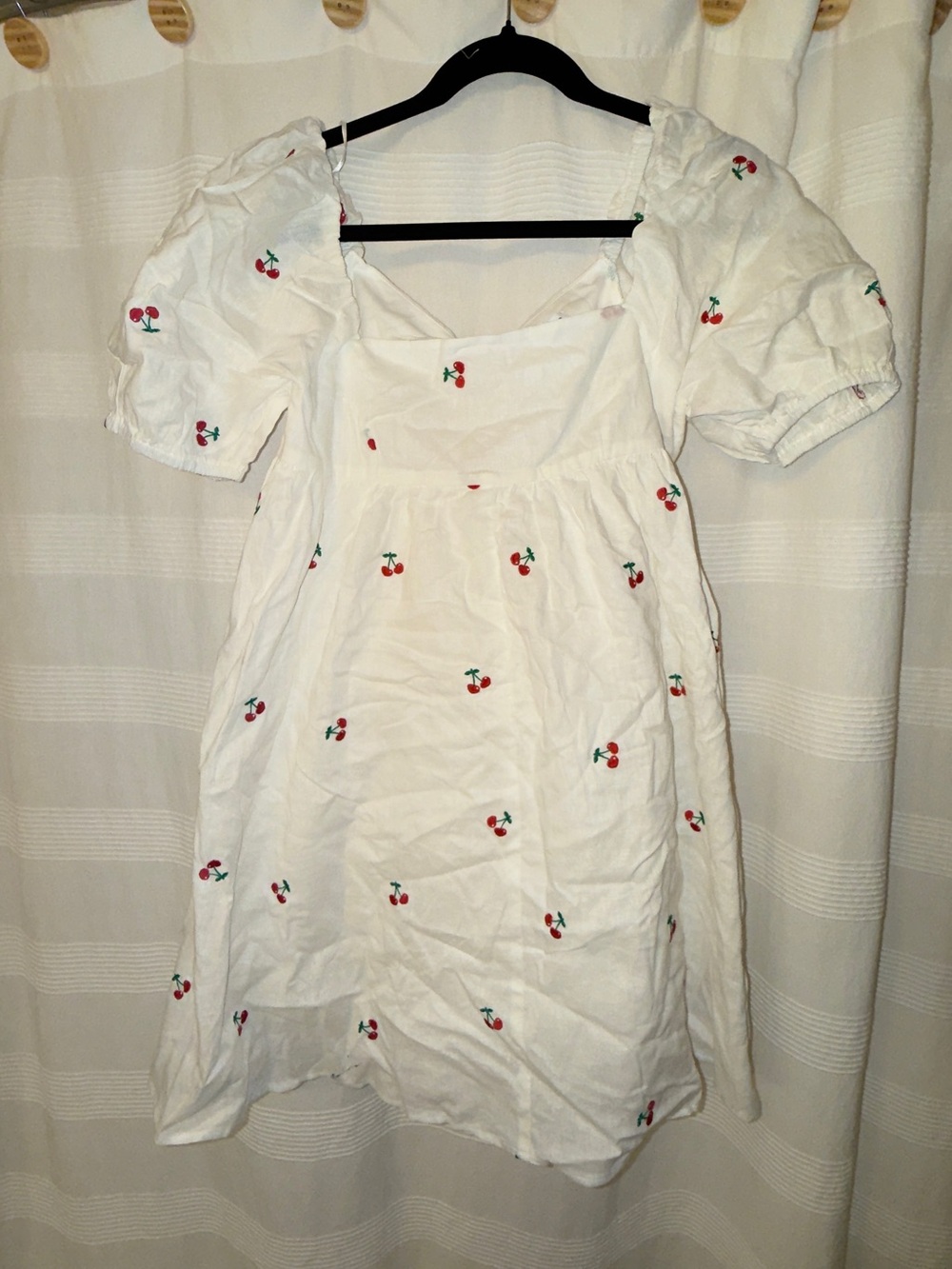 Urban Revivo White Cherry-Embroidered Puff Sleeve Dress